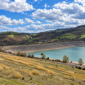 09_lago_artificiale_colline